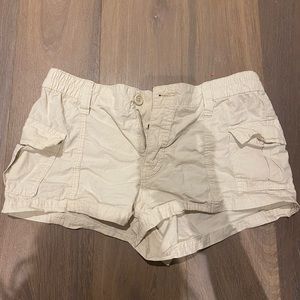 BDG Urban Outfitters cream colored cargo shorts, low rise, size small